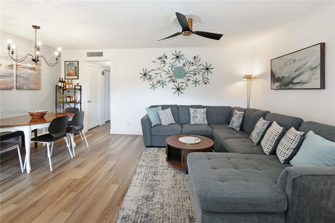 5300 Washington St, Unit E207, Hollywood, FL 33021 Photo