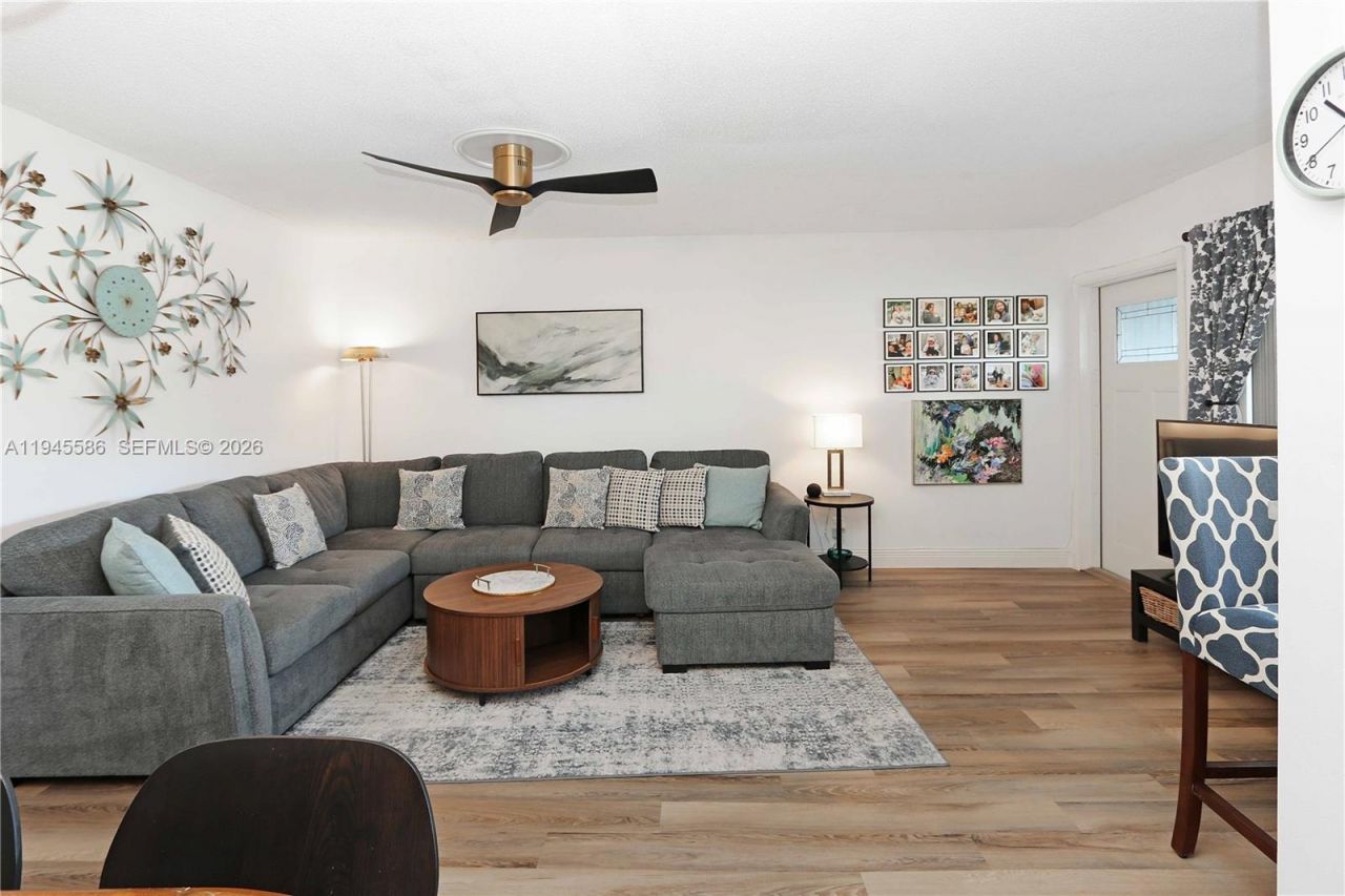 5300 Washington St, Unit E207, Hollywood, FL 33021 Photo