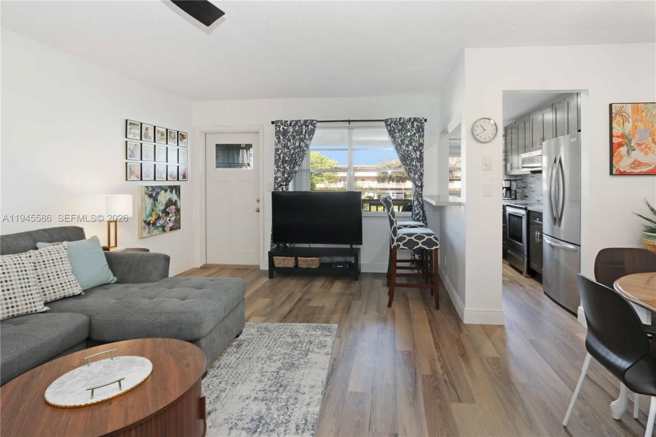 5300 Washington St, Unit E207, Hollywood, FL 33021 Photo