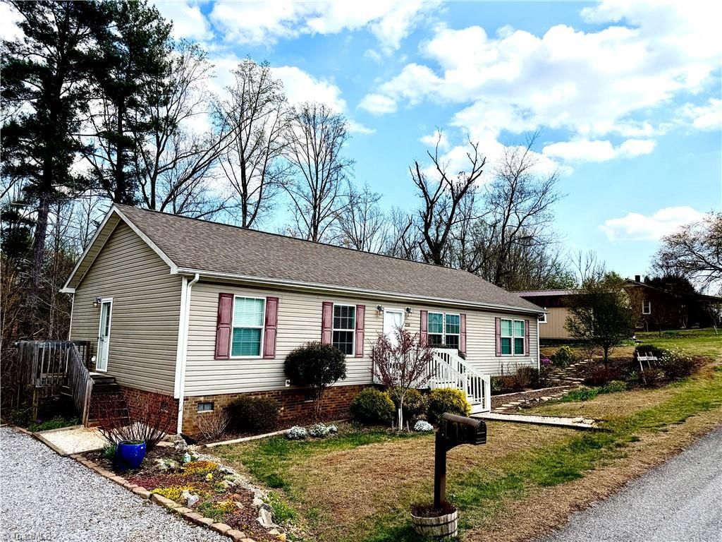 220 Circle Street, Millers Creek, NC 28651 Main Photo