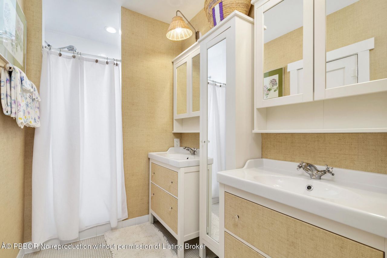 3213 Vincent Road, West Palm Beach, FL 33405 Photo