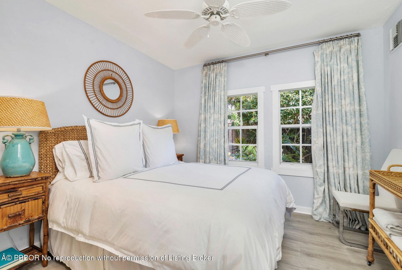 3213 Vincent Road, West Palm Beach, FL 33405 Photo