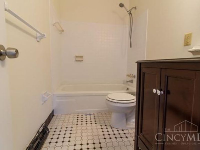 6024 Ridgeacres Drive, Golf Manor, OH 45237 Photo 10