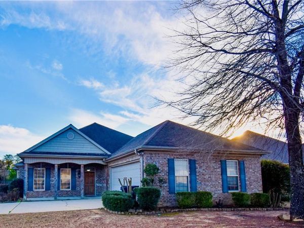 813 Greenbriar Drive, Northport, AL 35473