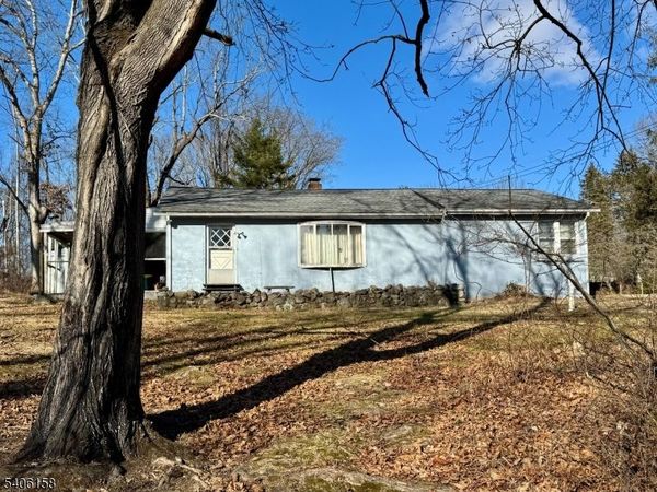 75 Rutherford Dr, White, NJ 07823