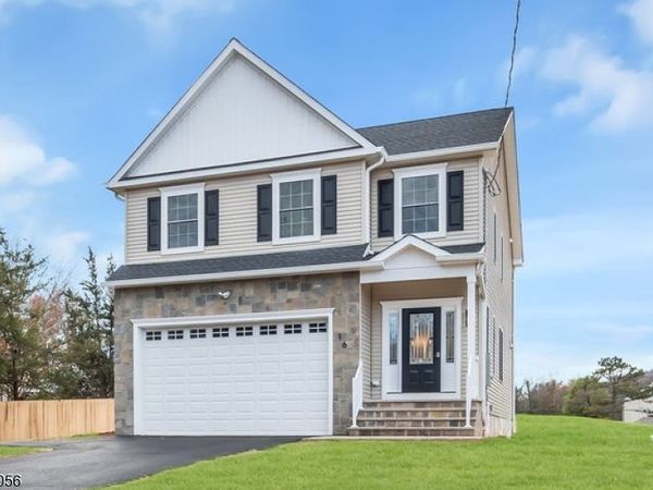 16 Central Ave, Readington, NJ 08889