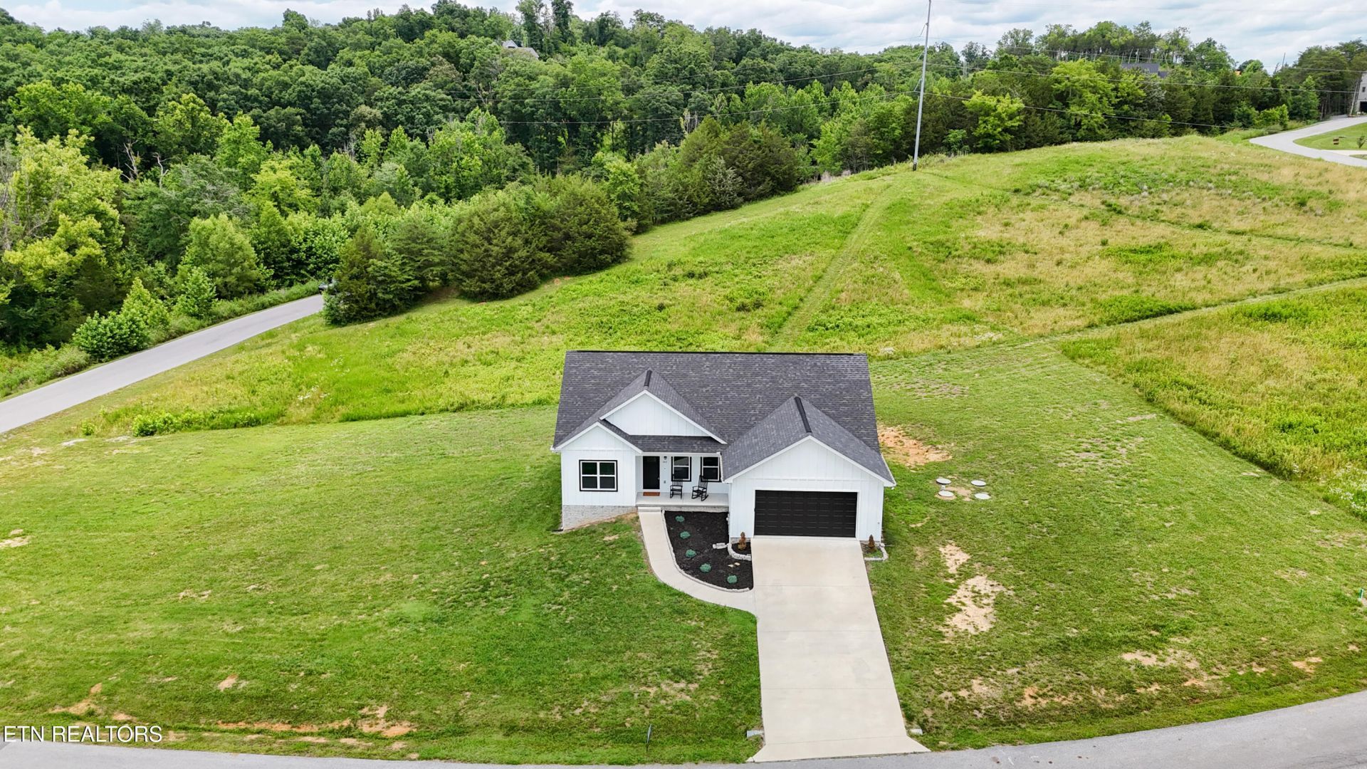 813 Clear Sail Way, Dandridge, TN 37725 Main Photo