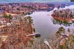 925 Salisbury Court photo 4