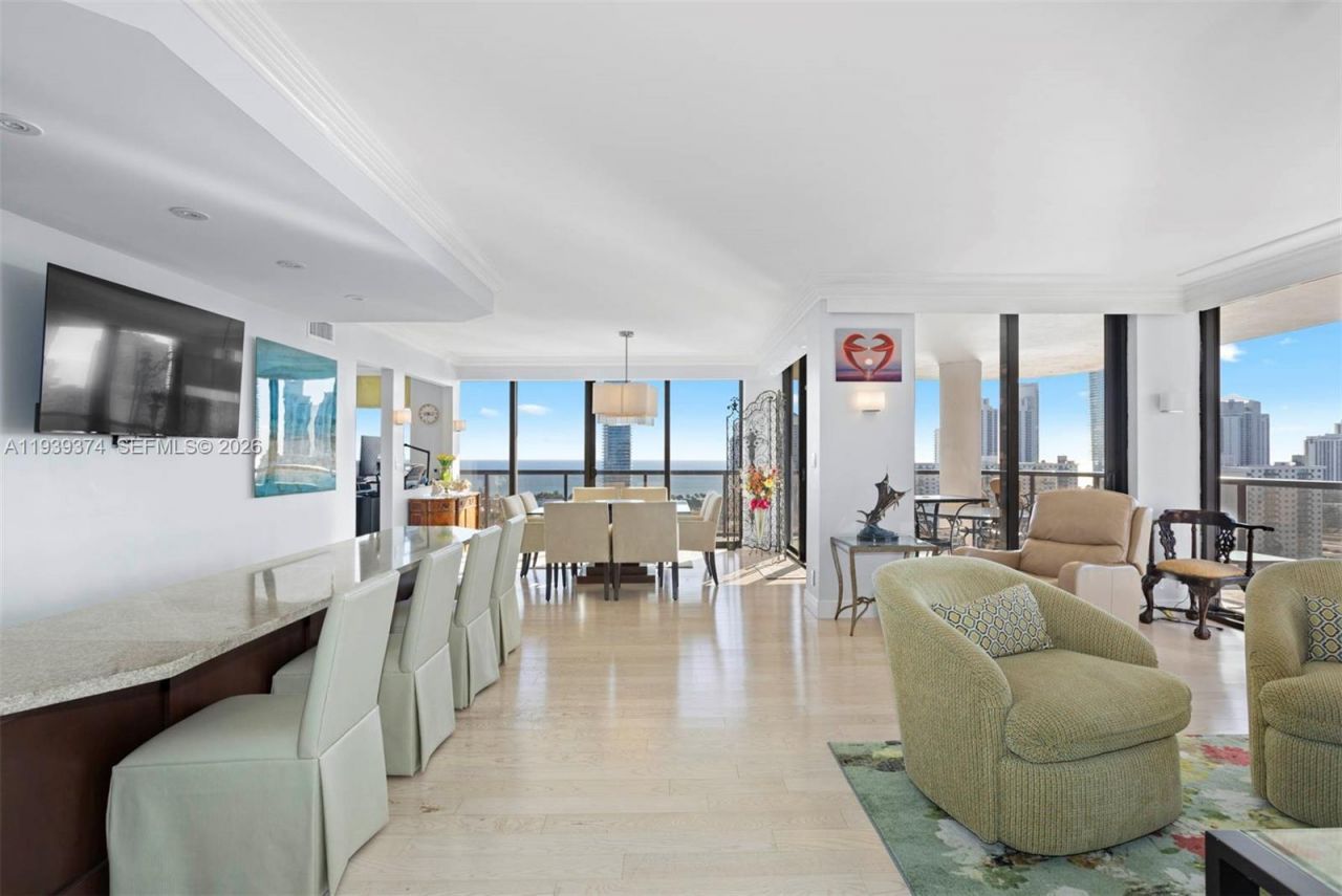 19667 Turnberry Way, Unit 19-K, Aventura, FL 33180 Photo