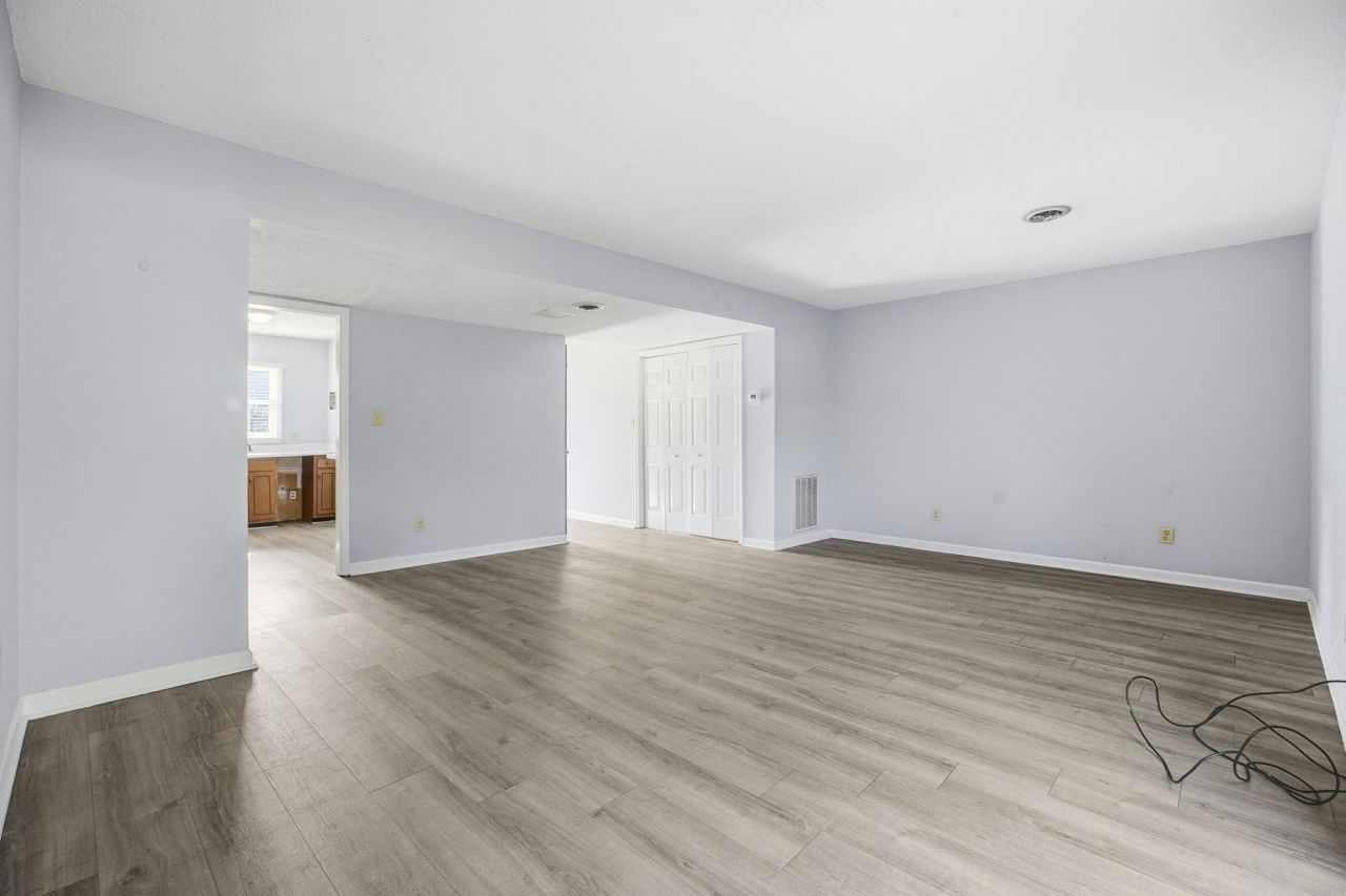 4505 N Kings Hwy. Photo 6