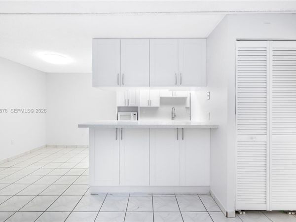 7100 Fairway Dr, Unit K6, Miami Lakes, FL 33014