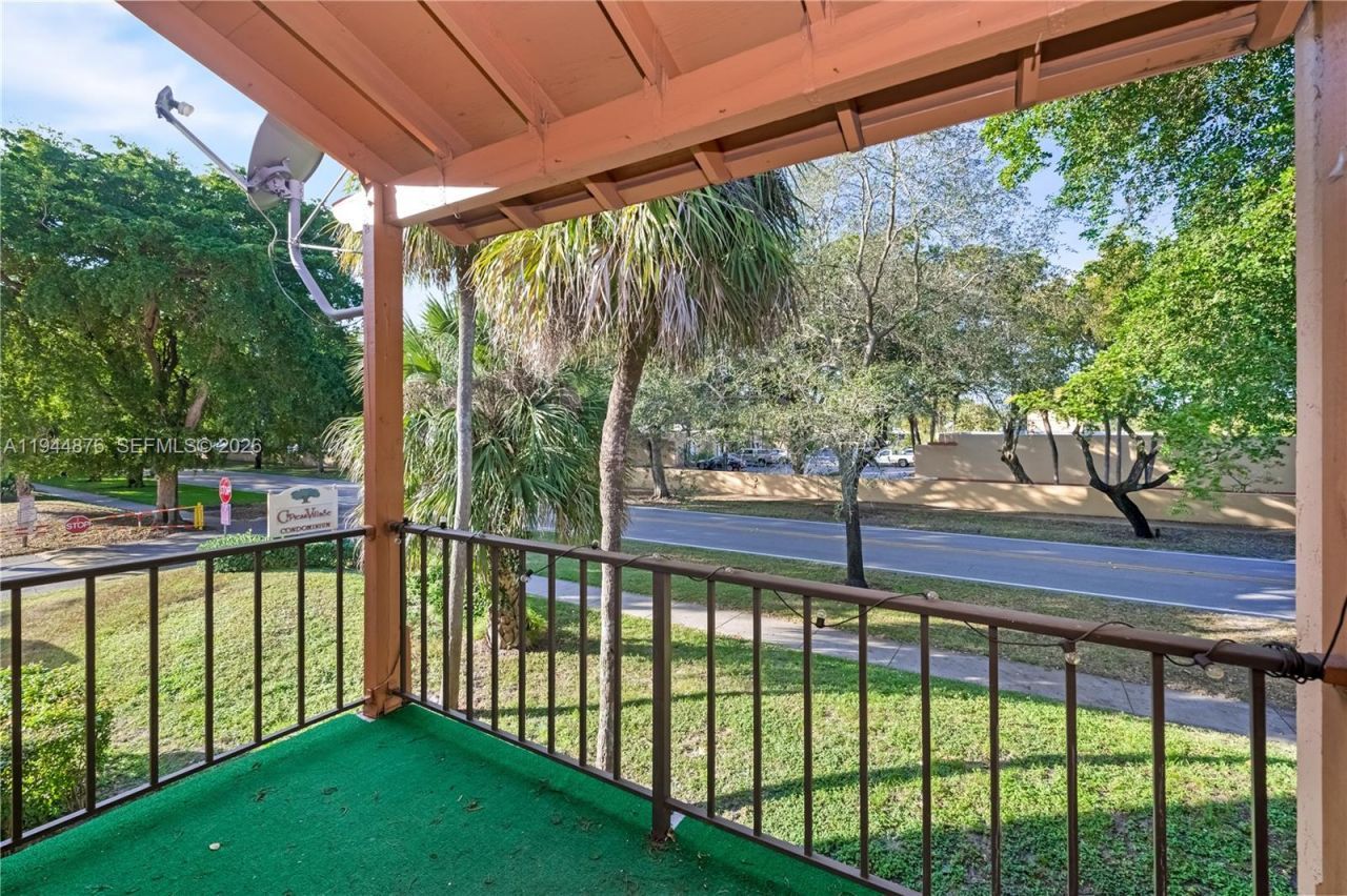 7100 Fairway Dr, Unit K6, Miami Lakes, FL 33014 Photo