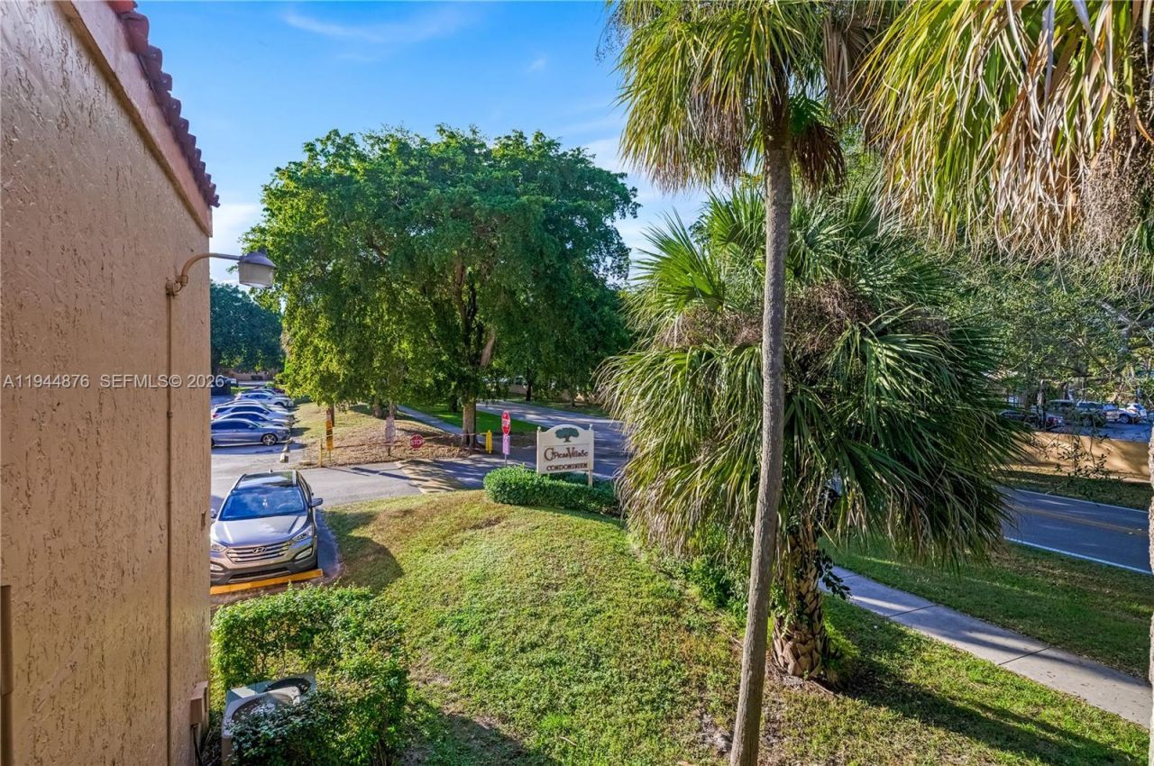 7100 Fairway Dr, Unit K6, Miami Lakes, FL 33014 Photo
