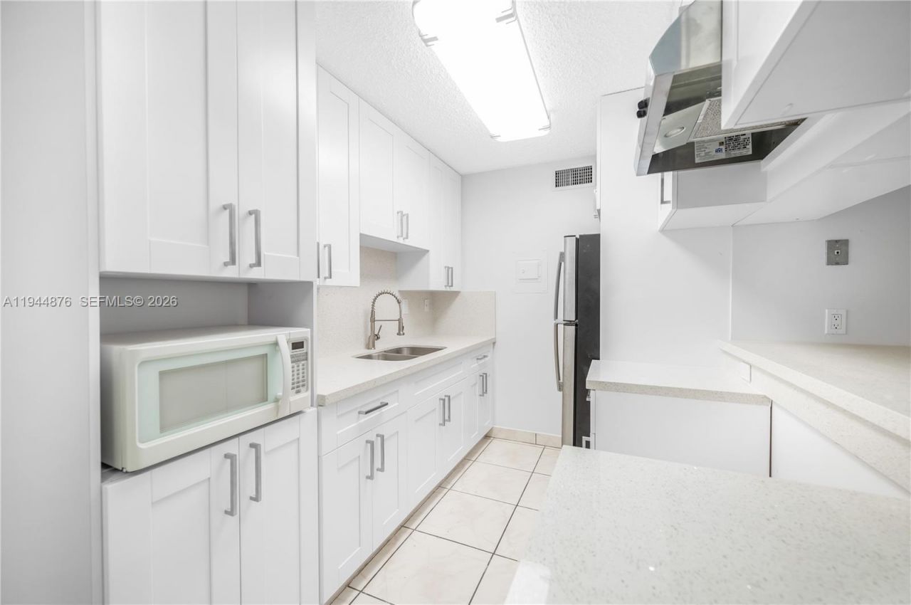 7100 Fairway Dr, Unit K6, Miami Lakes, FL 33014 Photo