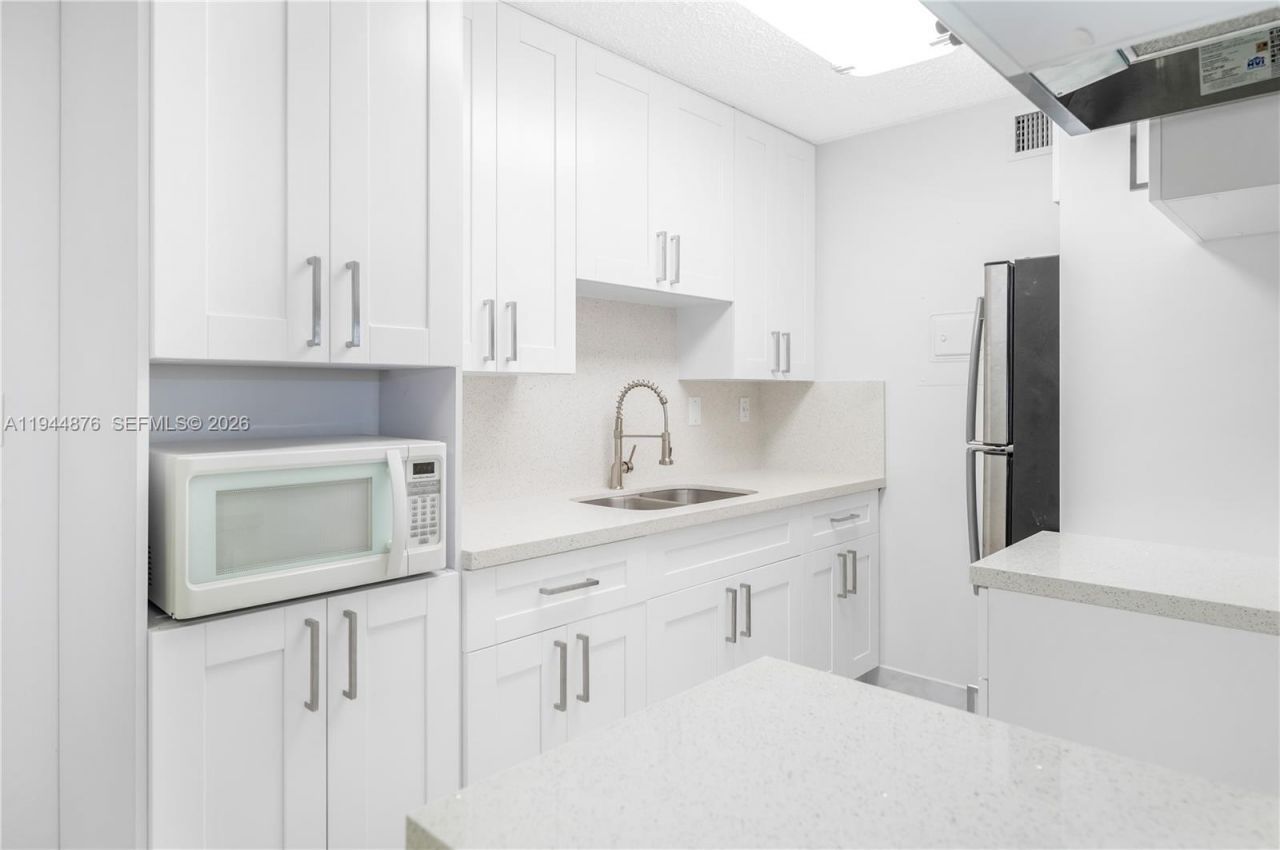 7100 Fairway Dr, Unit K6, Miami Lakes, FL 33014 Photo