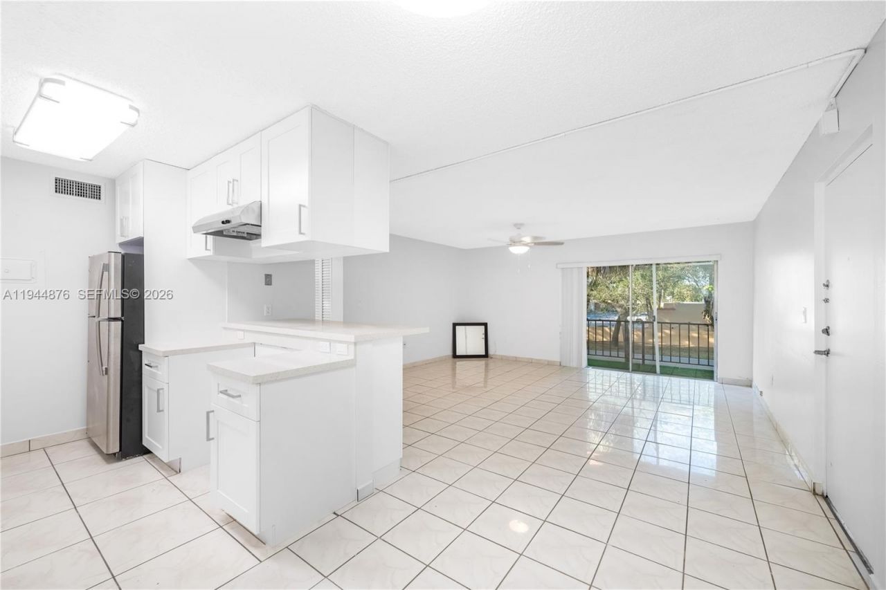 7100 Fairway Dr, Unit K6, Miami Lakes, FL 33014 Photo