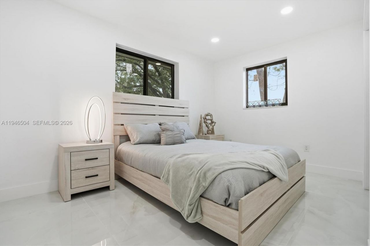 1781 NW 94th St, Miami, FL 33147 Photo