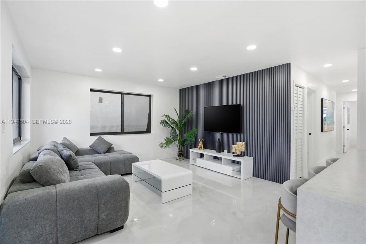 1781 NW 94th St, Miami, FL 33147 Photo