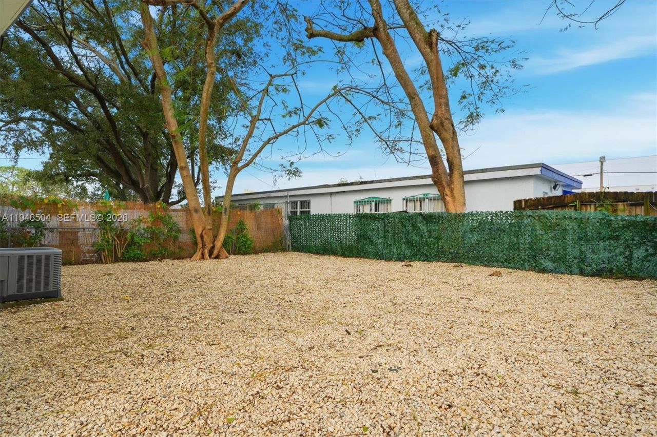 1781 NW 94th St, Miami, FL 33147 Photo