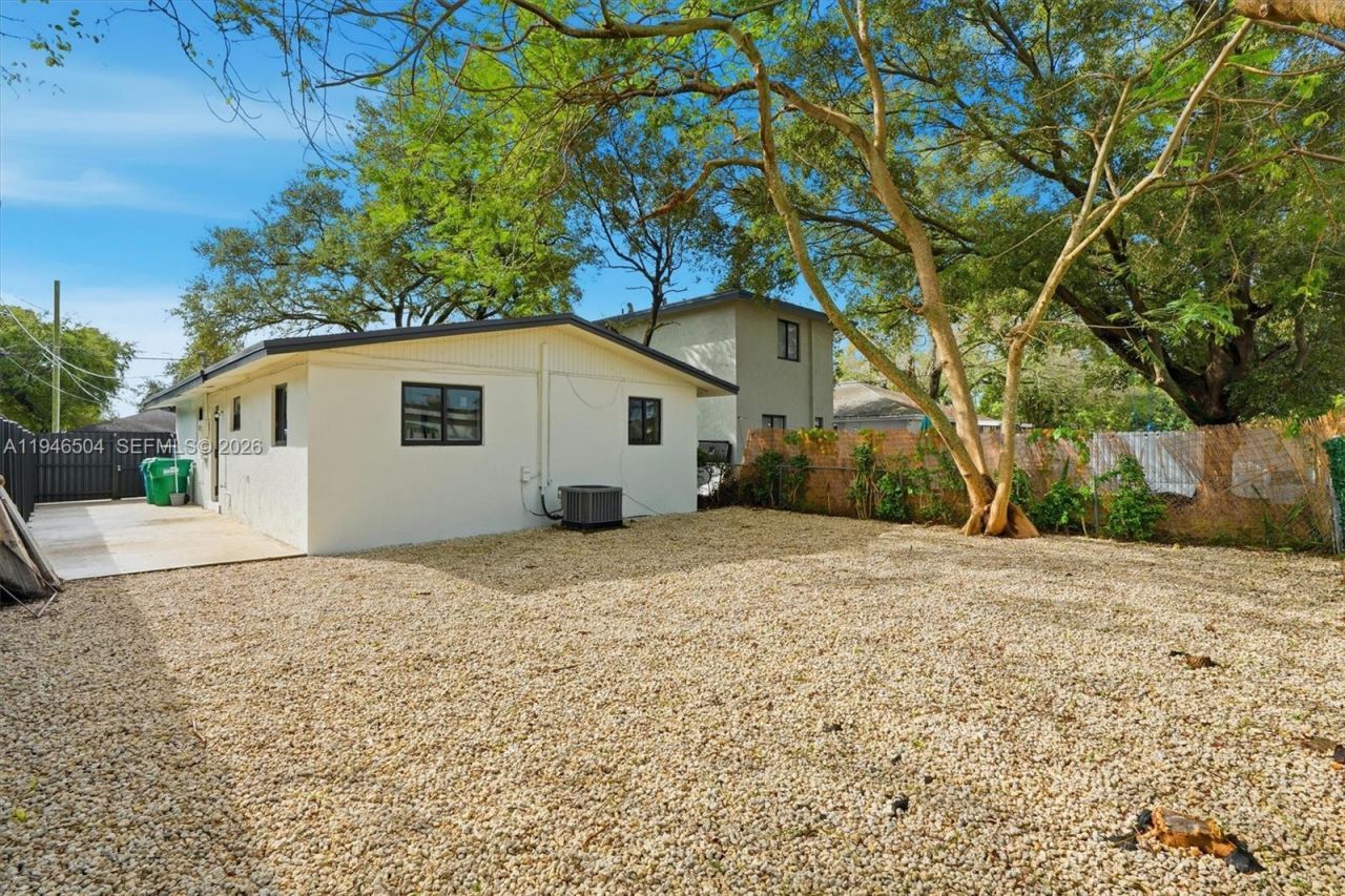 1781 NW 94th St, Miami, FL 33147 Photo