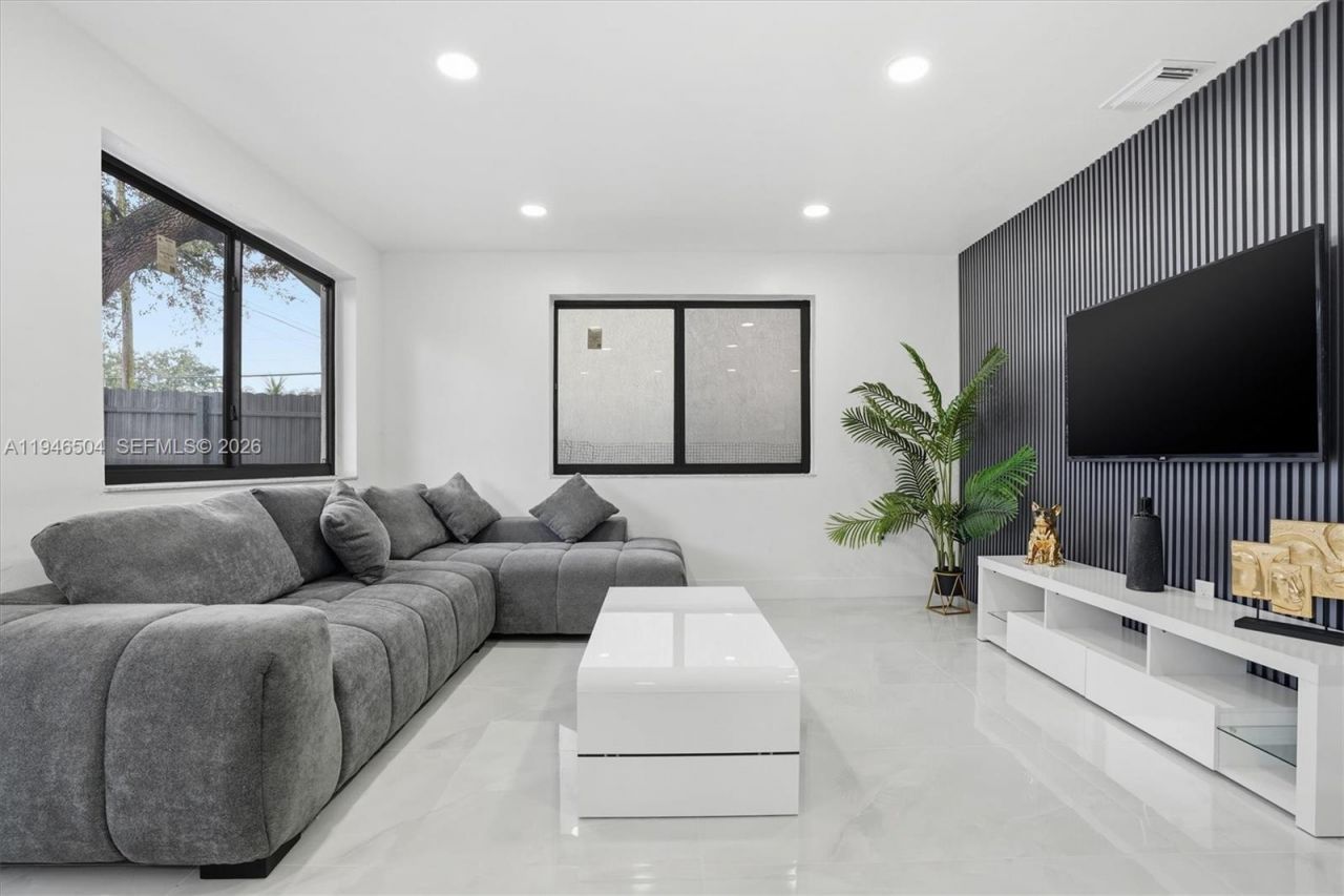 1781 NW 94th St, Miami, FL 33147 Photo