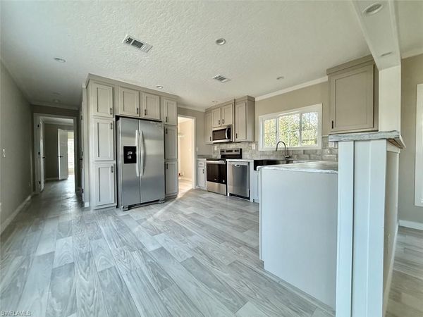 8104 Marx DR, NORTH FORT MYERS, FL 33917