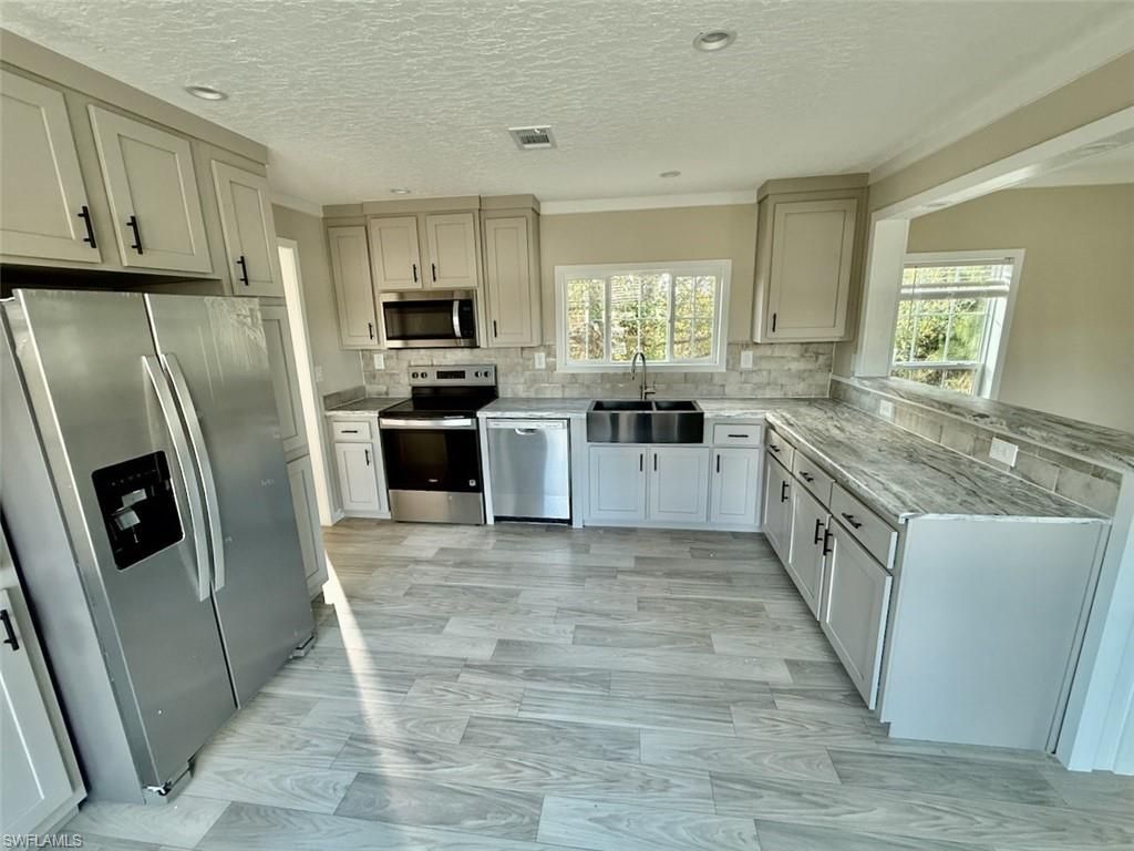 8104 Marx Dr, North Fort Myers, FL 33917 Photo