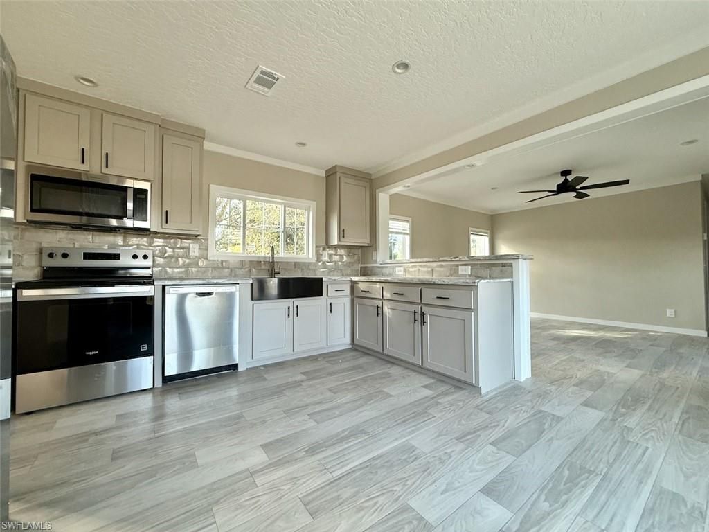 8104 Marx Dr, North Fort Myers, FL 33917 Photo