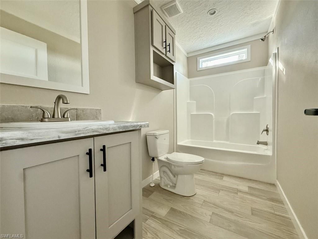 8104 Marx Dr, North Fort Myers, FL 33917 Photo