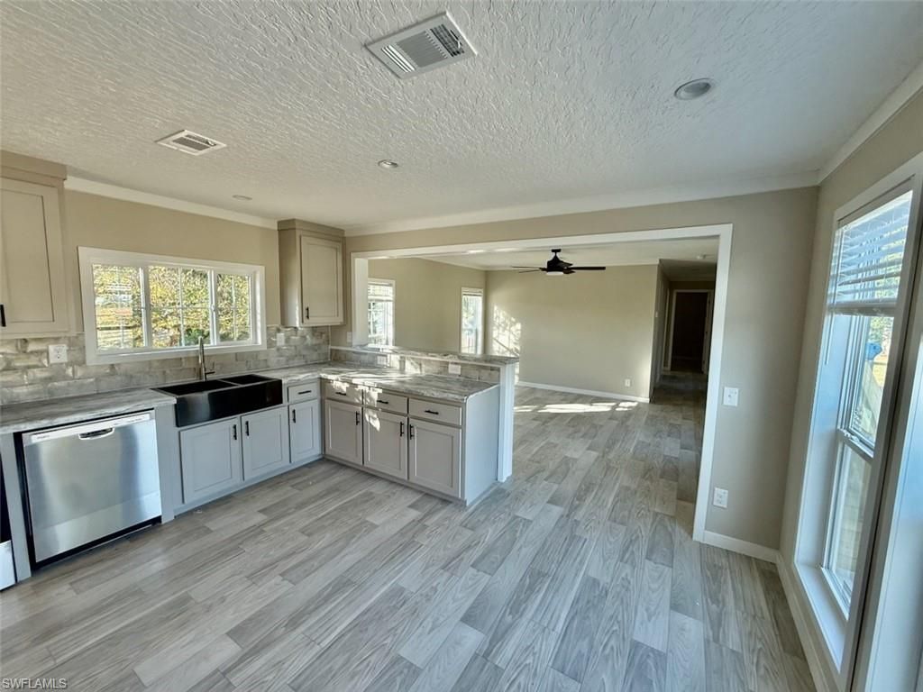 8104 Marx Dr, North Fort Myers, FL 33917 Photo