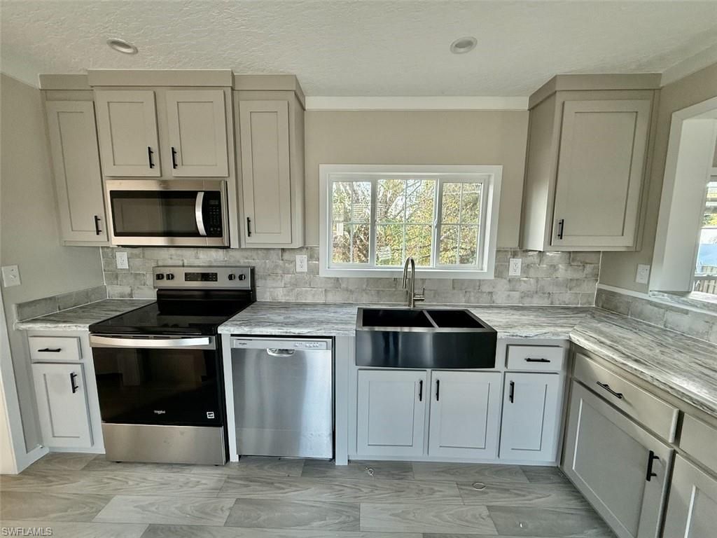 8104 Marx Dr, North Fort Myers, FL 33917 Photo