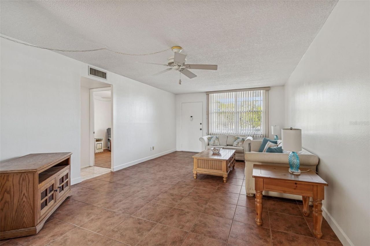 4885 1st Street Ne, Unit 203, Saint Petersburg, FL 33703 Photo