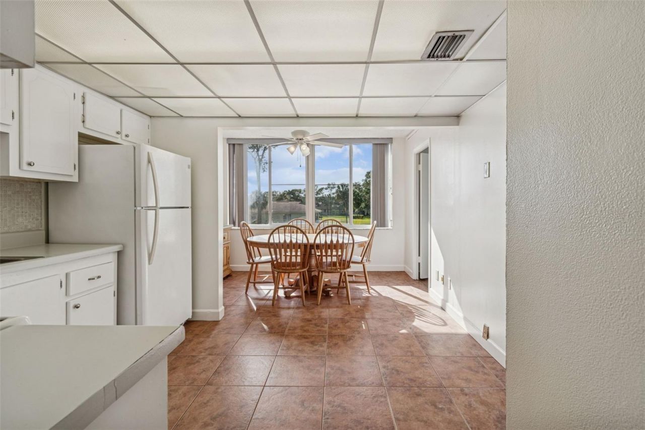 4885 1st Street Ne, Unit 203, Saint Petersburg, FL 33703 Photo