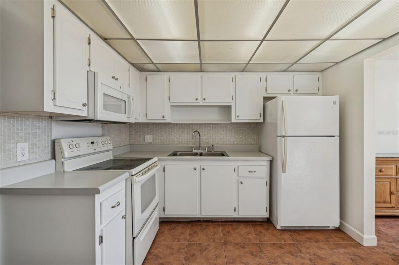 4885 1st Street Ne, Unit 203, Saint Petersburg, FL 33703 Photo