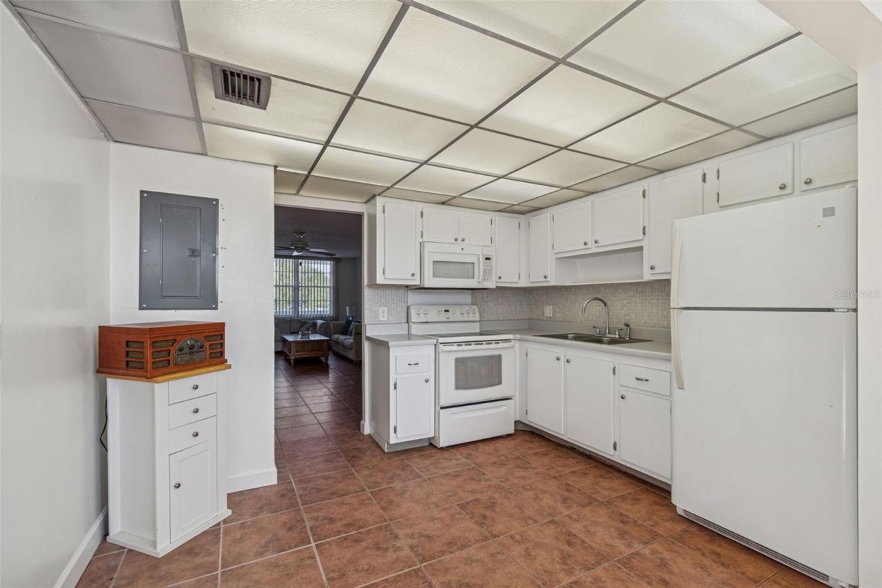 4885 1st Street Ne, Unit 203, Saint Petersburg, FL 33703 Photo