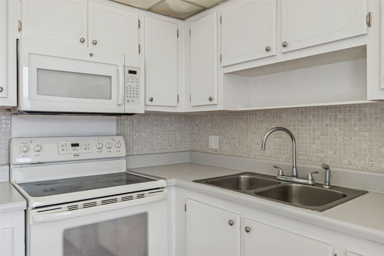 4885 1st Street Ne, Unit 203, Saint Petersburg, FL 33703 Photo