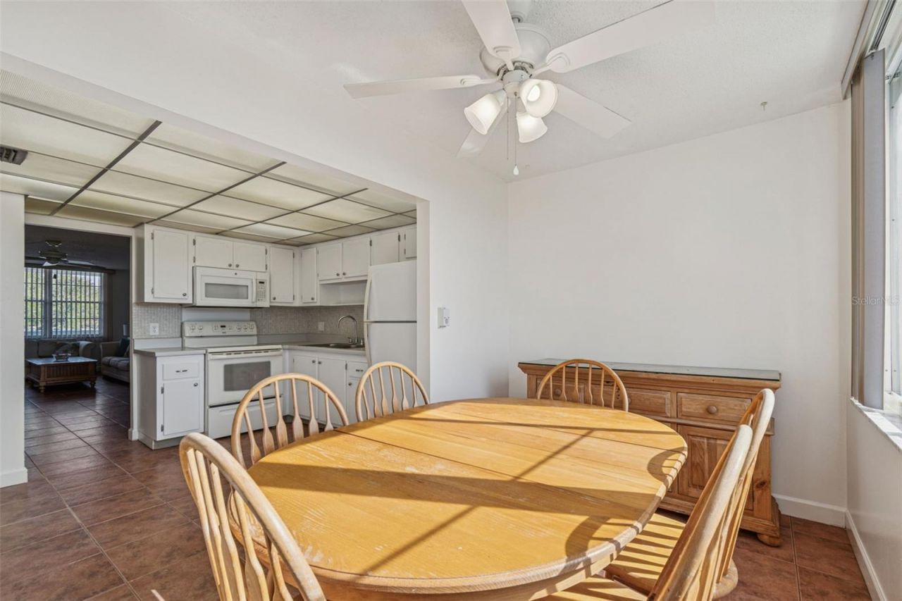4885 1st Street Ne, Unit 203, Saint Petersburg, FL 33703 Photo