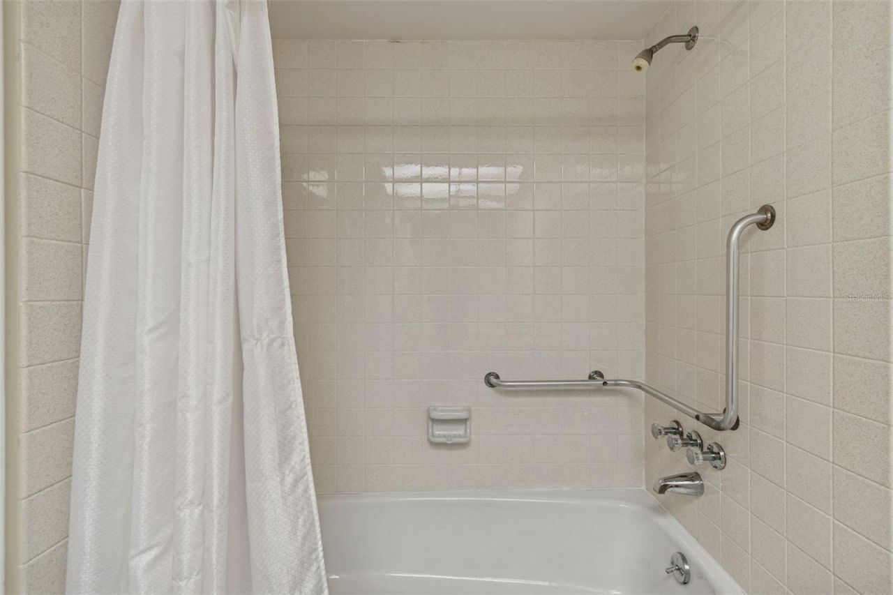 4885 1st Street Ne, Unit 203, Saint Petersburg, FL 33703 Photo