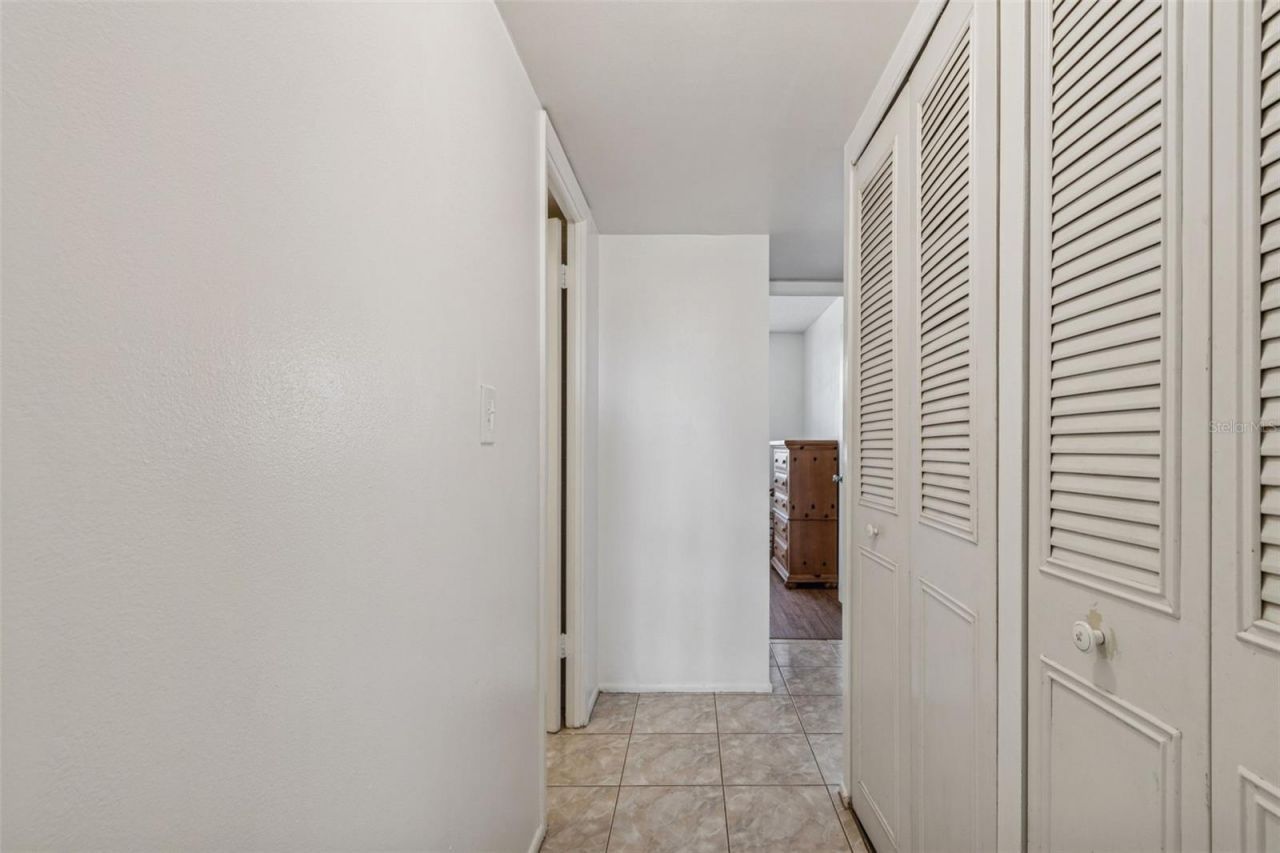 4885 1st Street Ne, Unit 203, Saint Petersburg, FL 33703 Photo