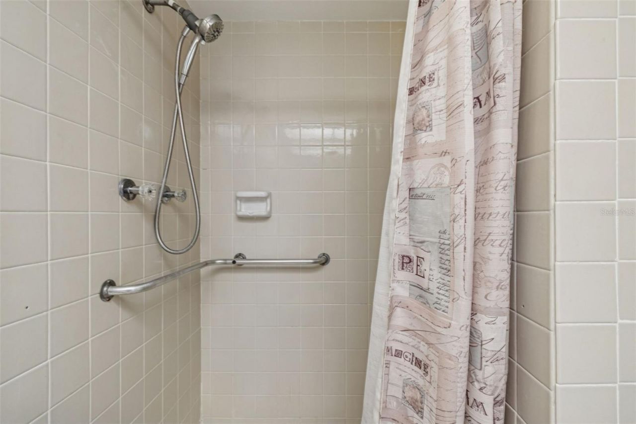 4885 1st Street Ne, Unit 203, Saint Petersburg, FL 33703 Photo