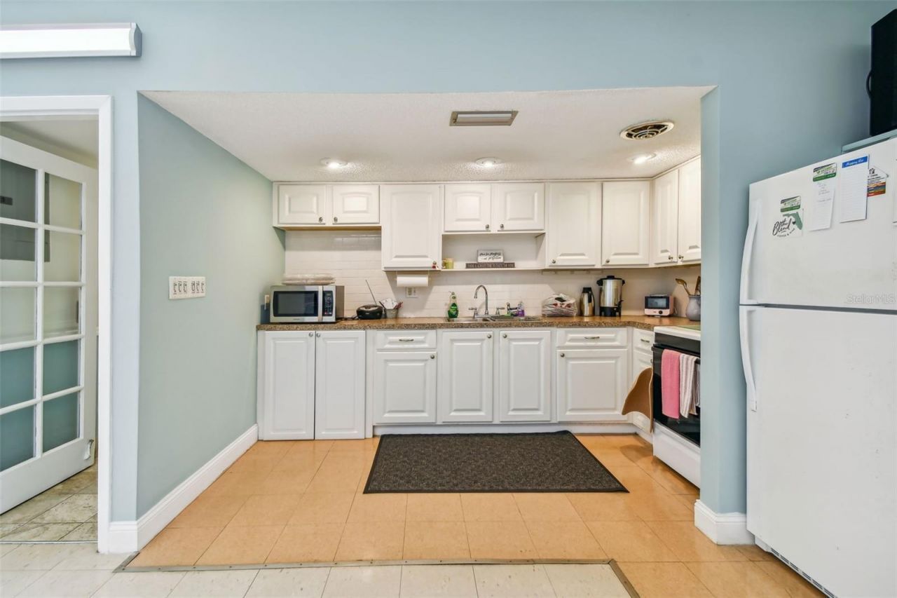 4885 1st Street Ne, Unit 203, Saint Petersburg, FL 33703 Photo