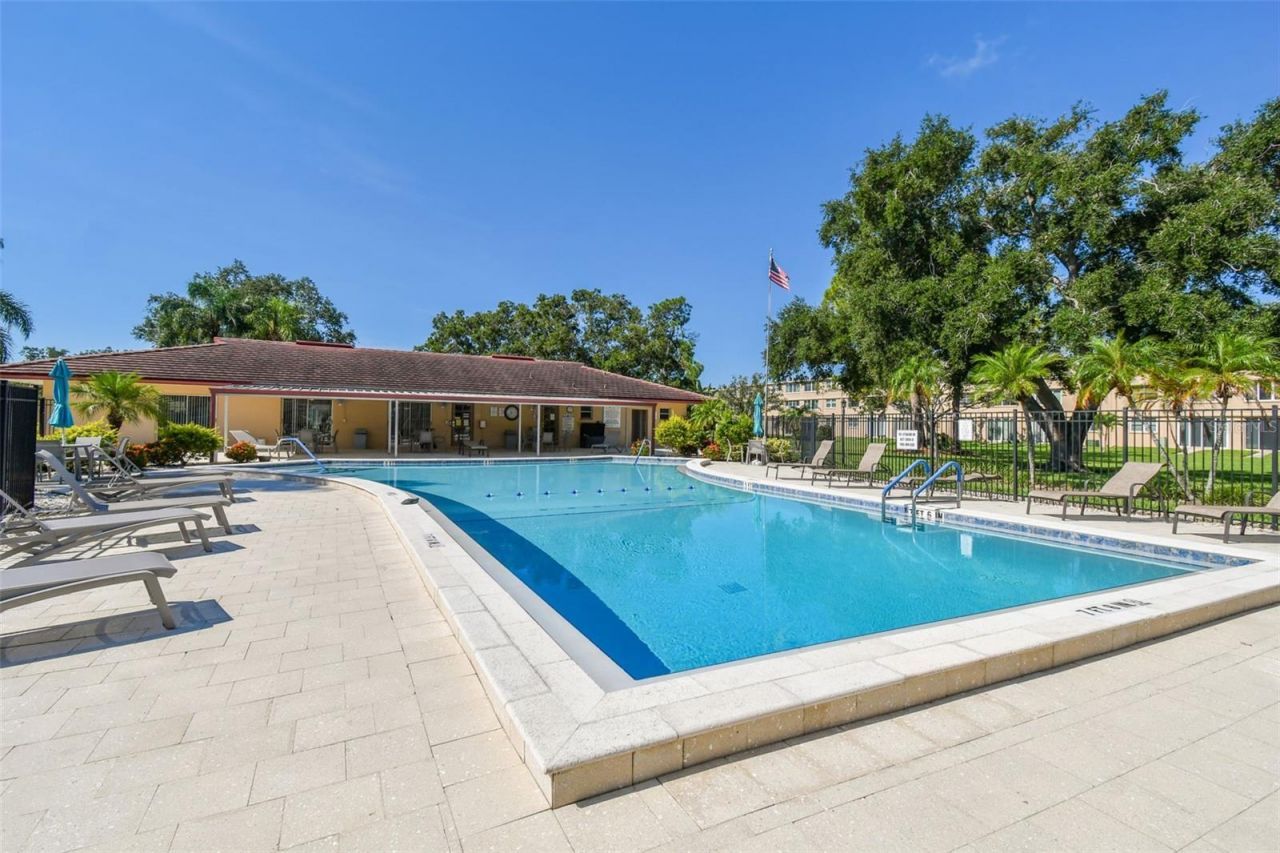 4885 1st Street Ne, Unit 203, Saint Petersburg, FL 33703 Photo