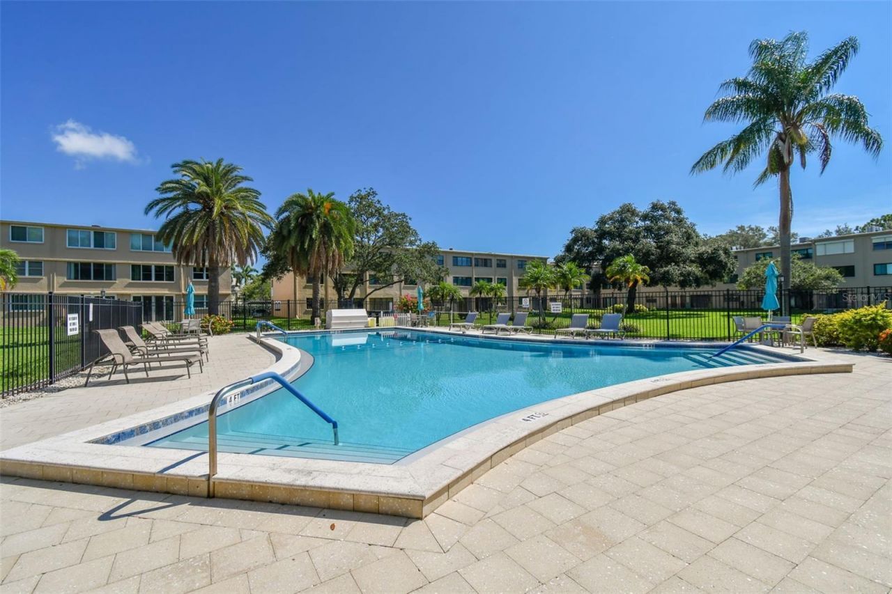 4885 1st Street Ne, Unit 203, Saint Petersburg, FL 33703 Photo