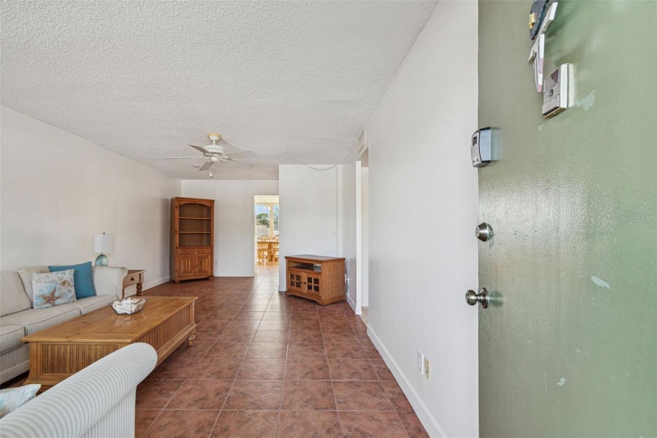 4885 1st Street Ne, Unit 203, Saint Petersburg, FL 33703 Photo