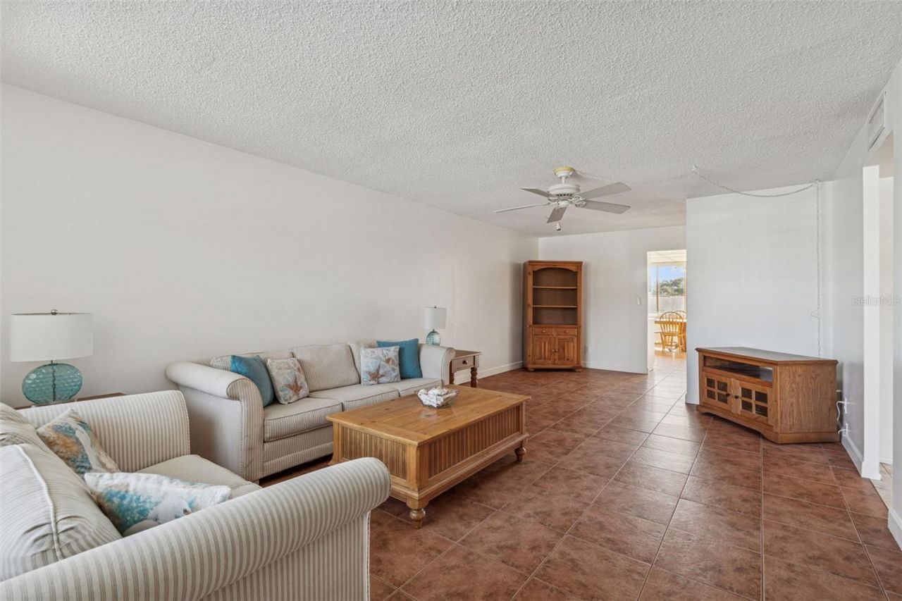 4885 1st Street Ne, Unit 203, Saint Petersburg, FL 33703 Photo