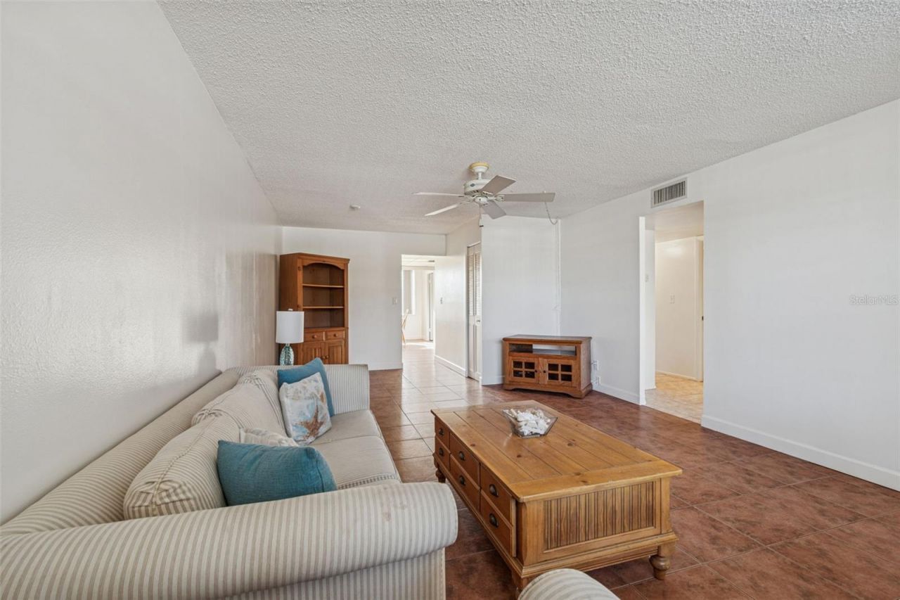 4885 1st Street Ne, Unit 203, Saint Petersburg, FL 33703 Photo