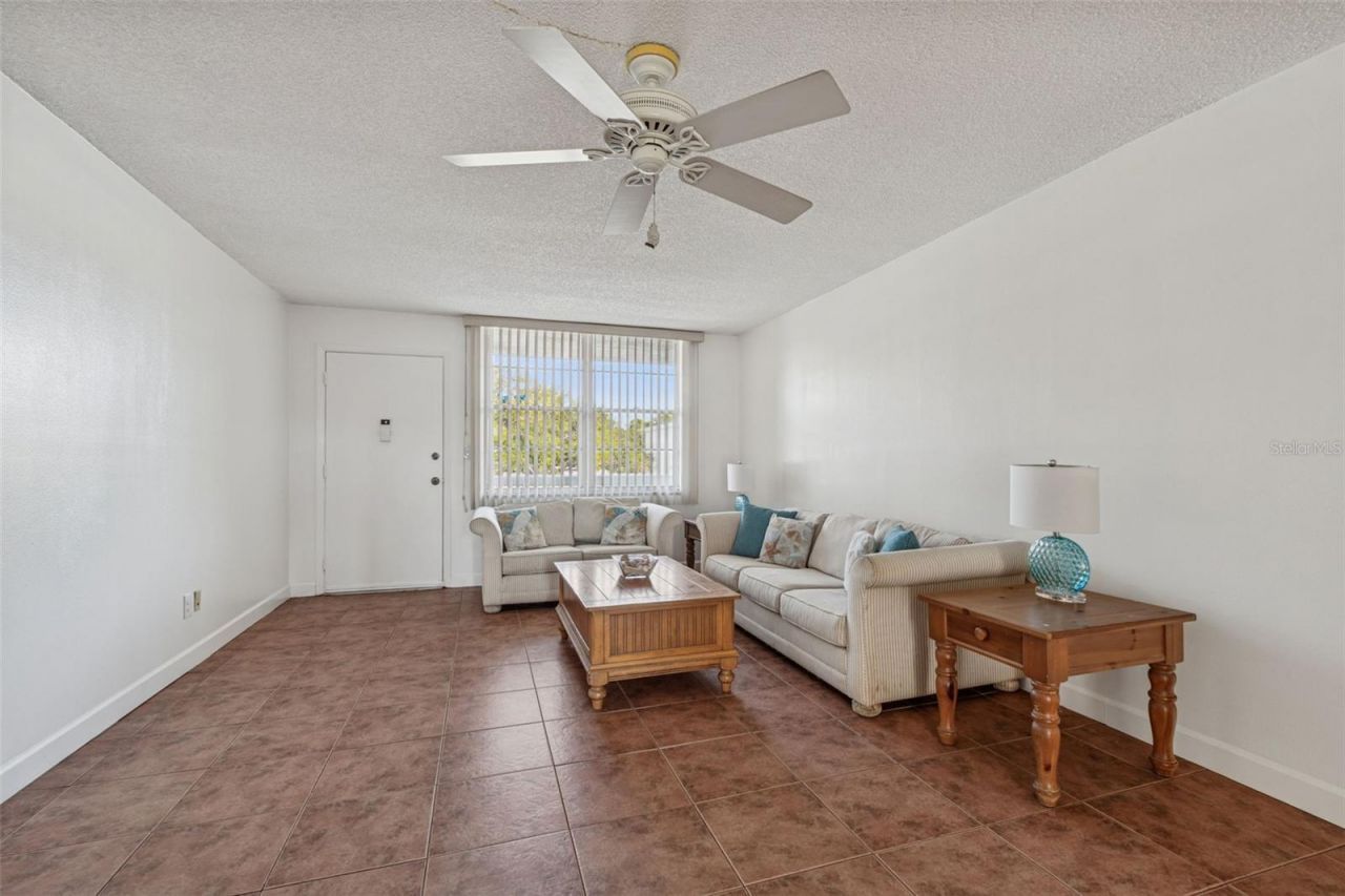 4885 1st Street Ne, Unit 203, Saint Petersburg, FL 33703 Photo