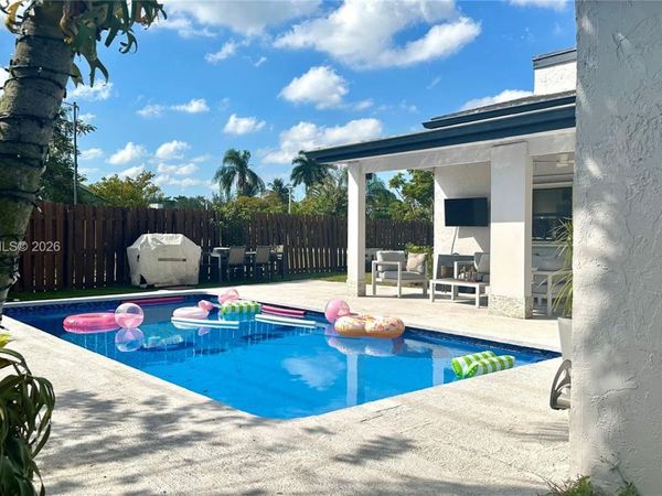 528 SW 166th Ter, Weston, FL 33326