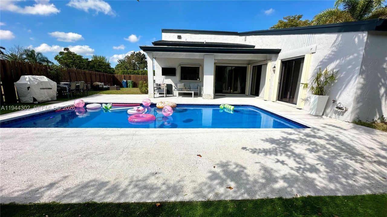 528 SW 166th Ter, Weston, FL 33326 Photo