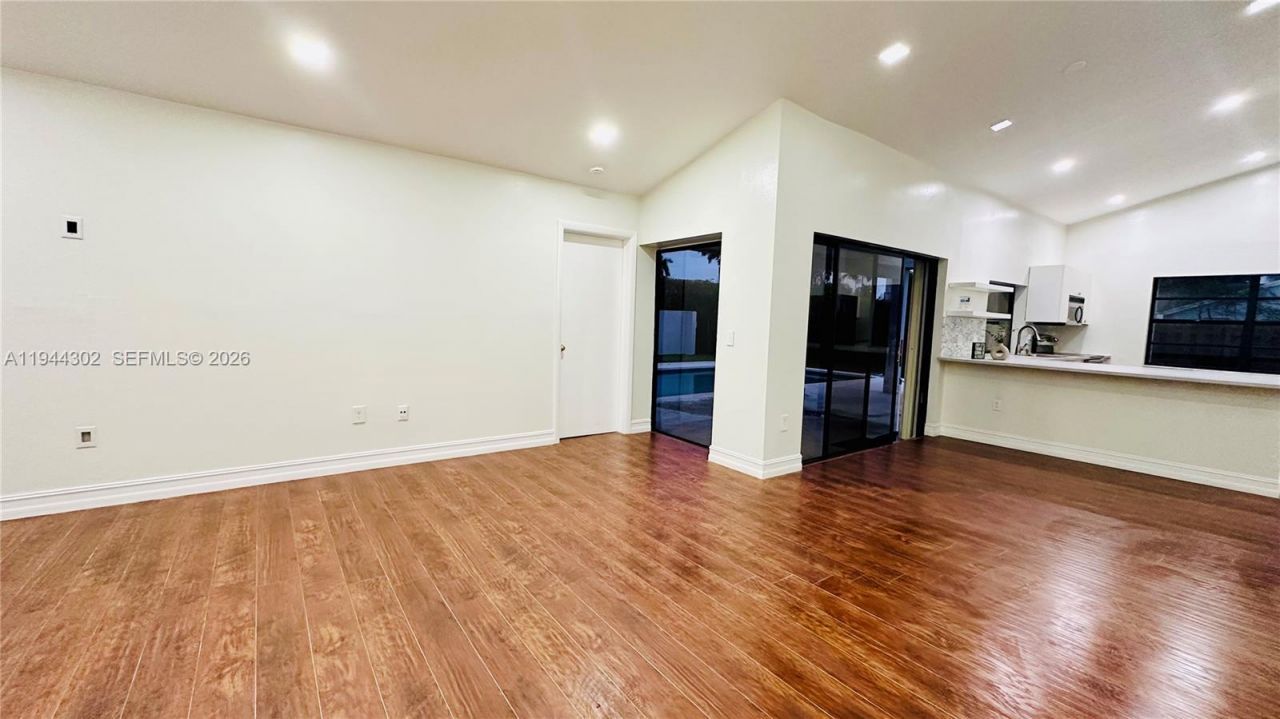 528 SW 166th Ter, Weston, FL 33326 Photo